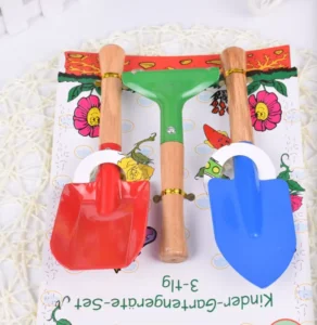 3Pcs Beach Shovels Kids Beach Spades Sand Shovels Toys with Wood Handle for Digging Shoveling Snow Sandbox Toys Set