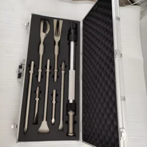 Hand operated Breaking Tool