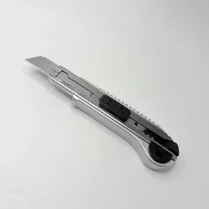 Heavy duty and durable 18mm sharp cutting knife safe and practical tool knife DIY household paper cutting and wire cutting knife